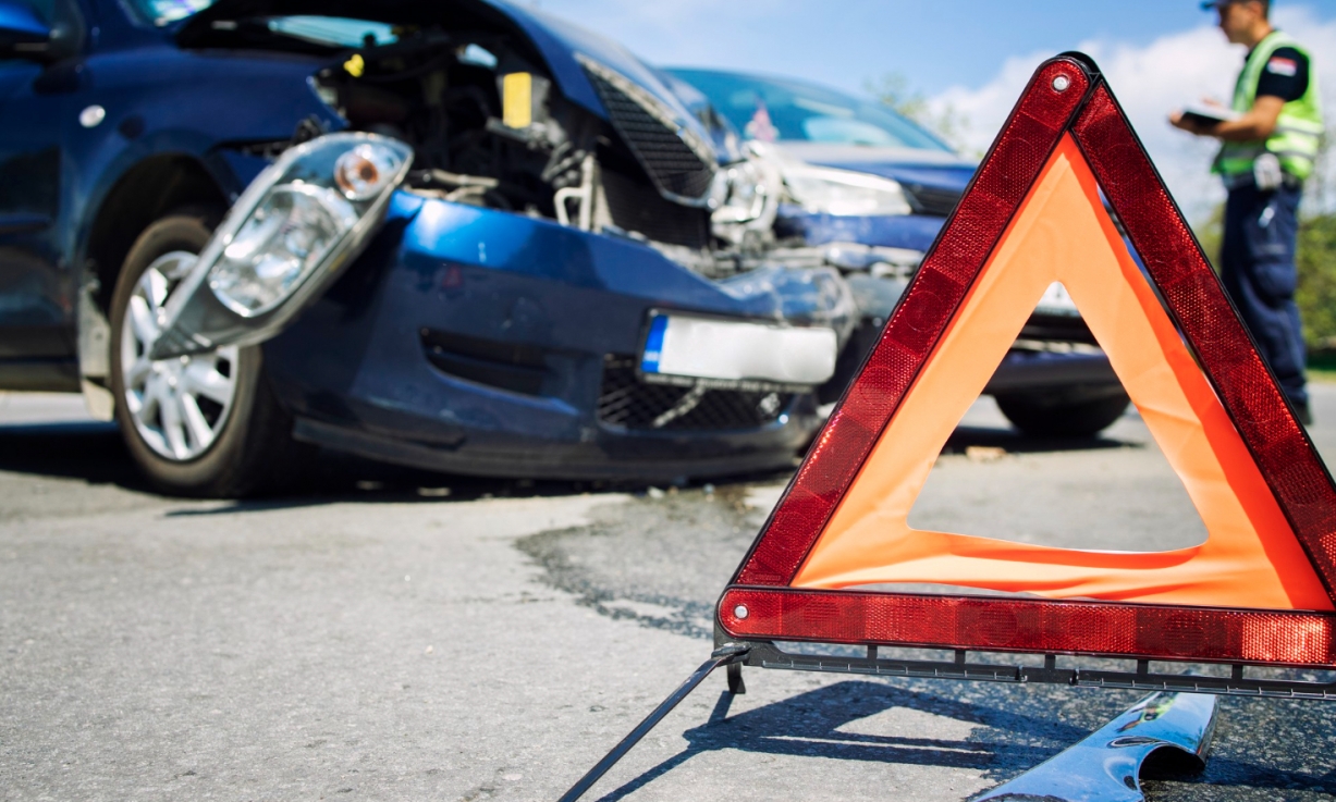 Tragiczne zdarzenie na autostradzie A1 – kolizja trzech samochodów osobowych