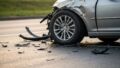 Pstrążna: Hyundai uderzył w autobus, dwie osoby ranne